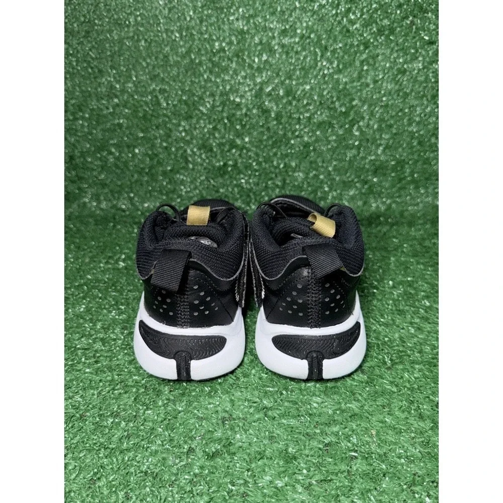 Nike‎ Team Hustle D 11 Toddler Kid Size 13.5C Black Gold Casual Walking Sneakers
